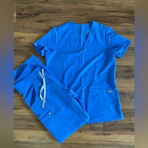 Used like new FIGS, XS Casma top and XS Kade cargo pant. CEIL BLUE.